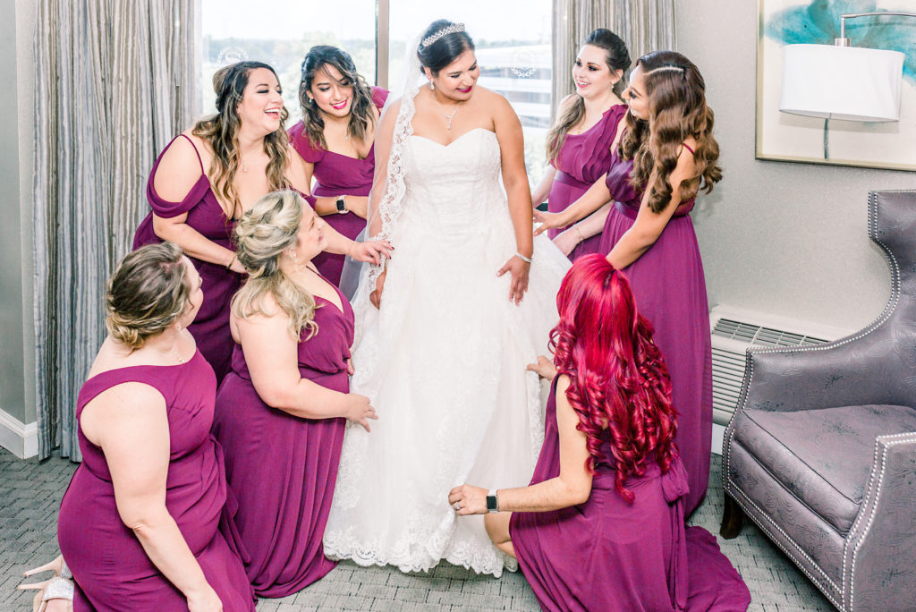 Bride Getting Ready | Jessica Lucile Photography